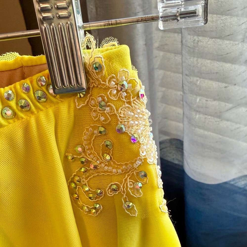 Glamour Dance 2 Piece Yellow Adult Medium Lyrical/Jazz Costume w Hair Piece - Picture 8 of 10